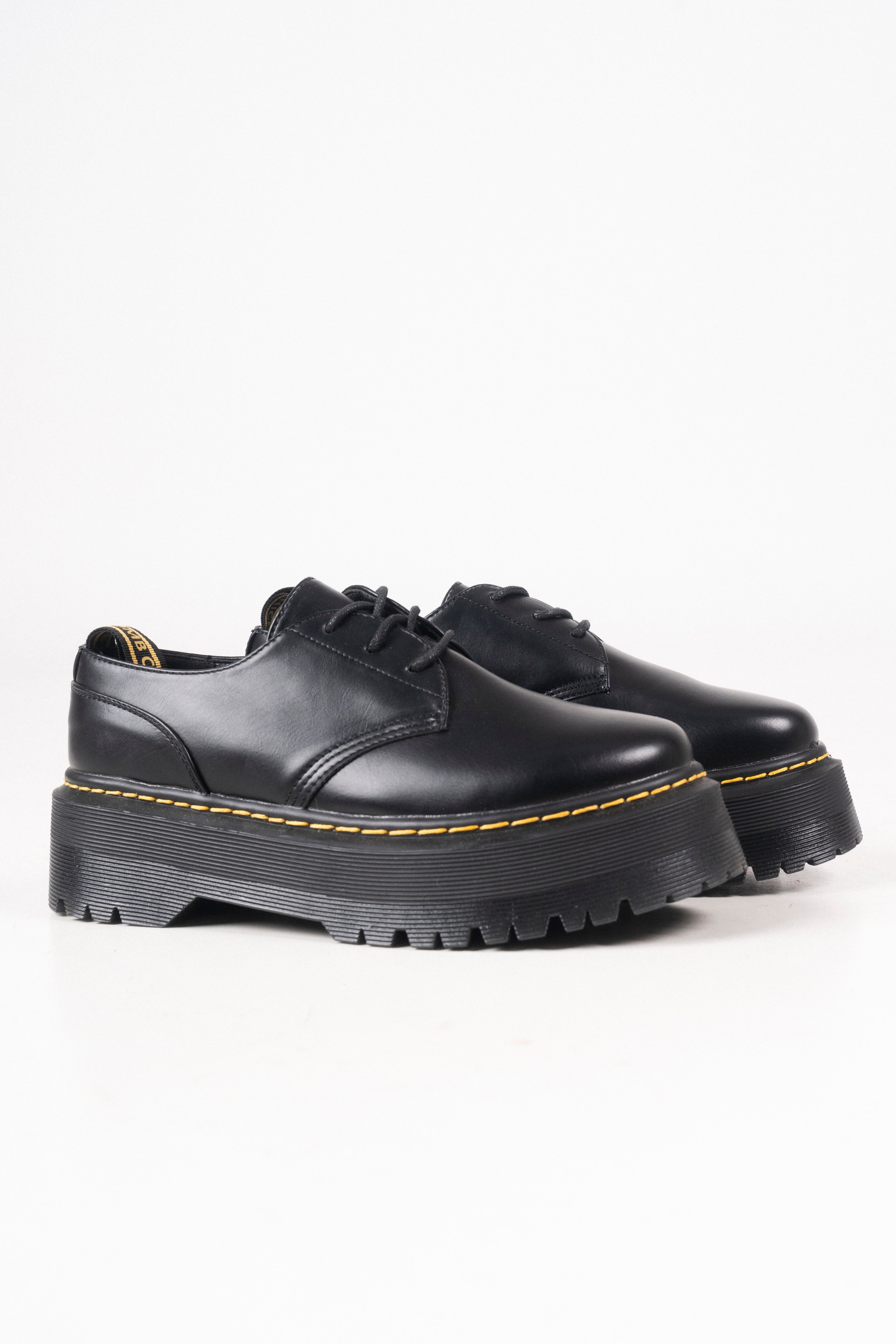 Zapato negro plataforma