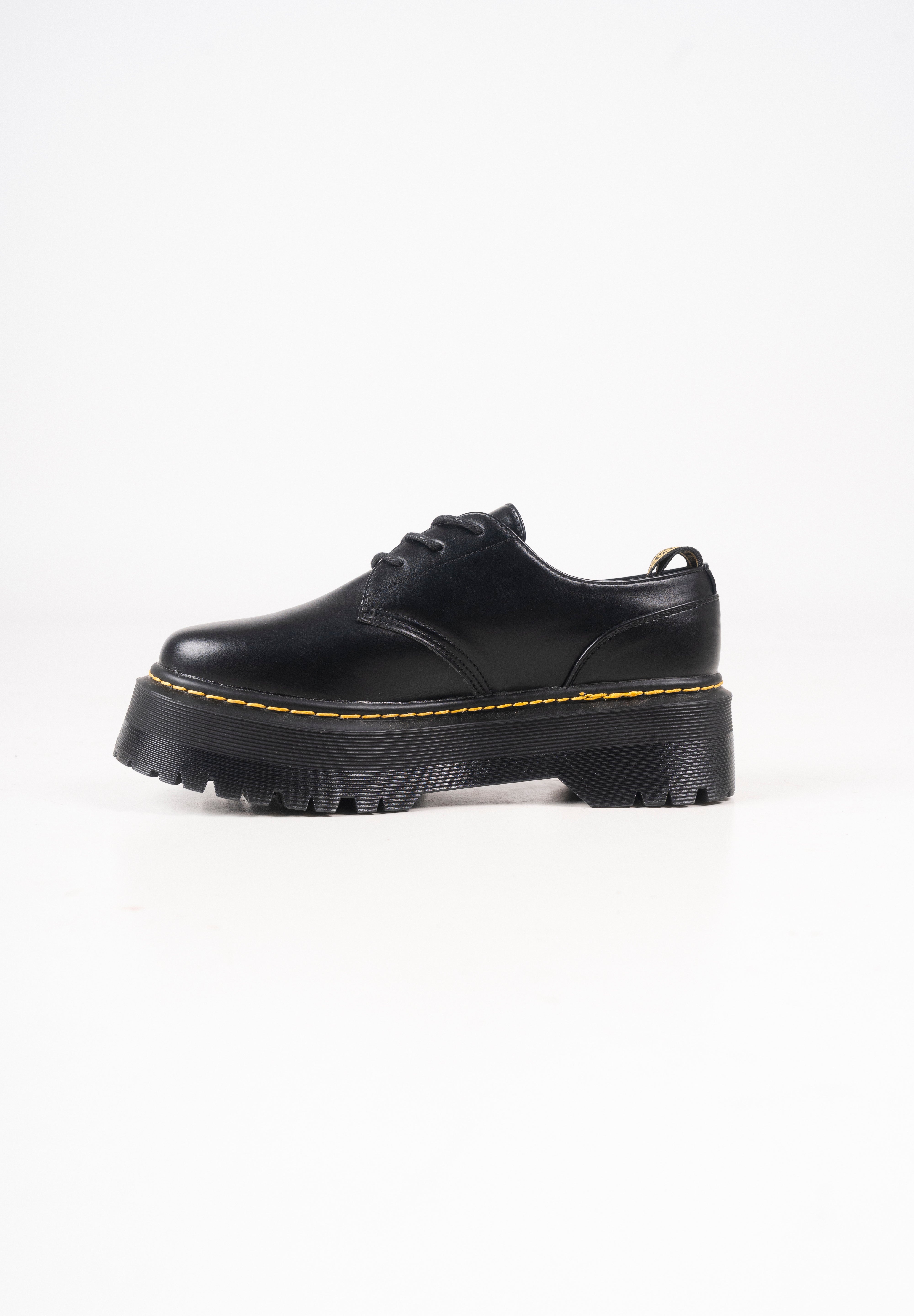 Zapato negro plataforma