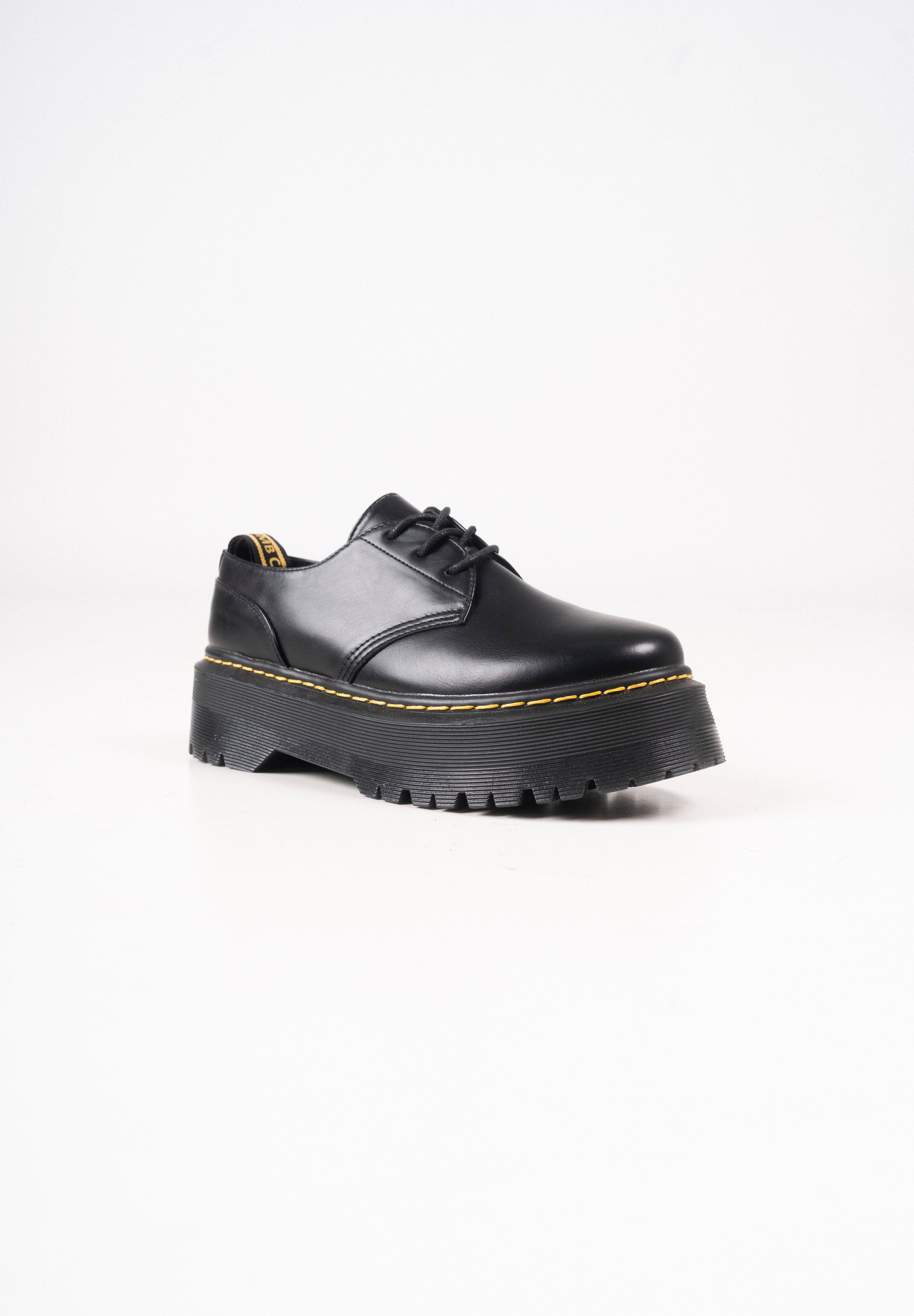 Zapato negro plataforma