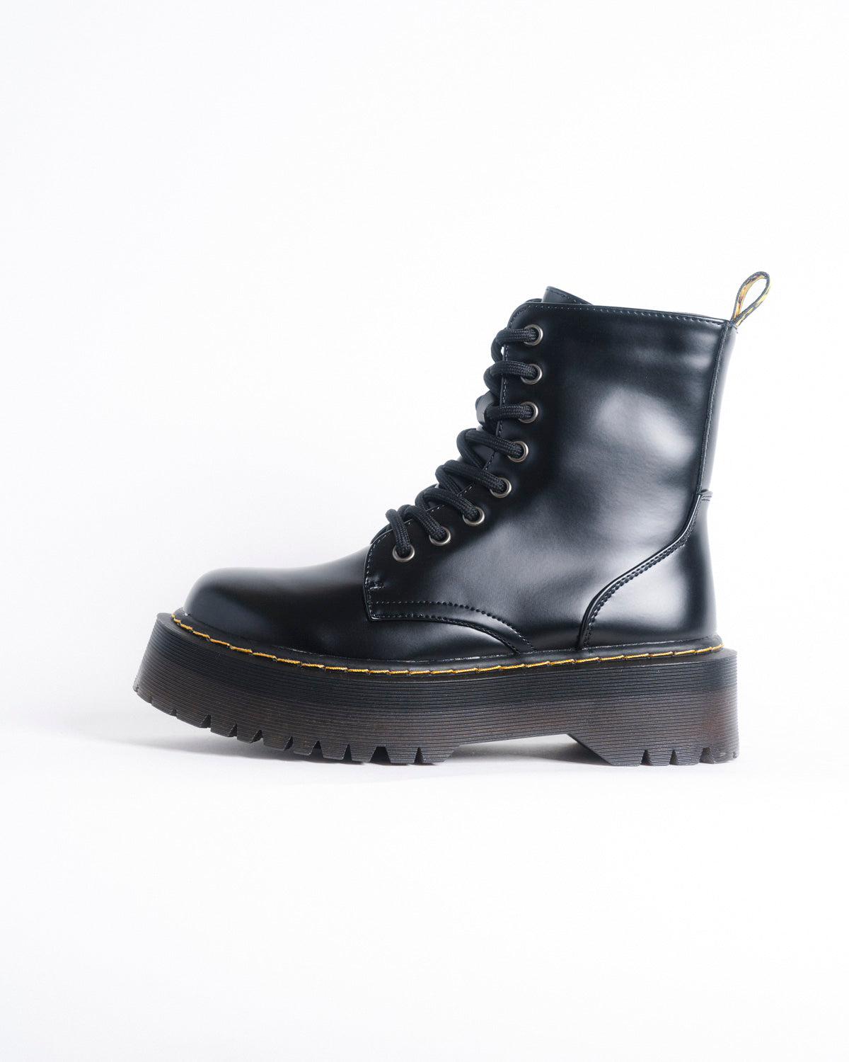 Botin negro combat Renata