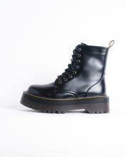 Botin negro combat Renata