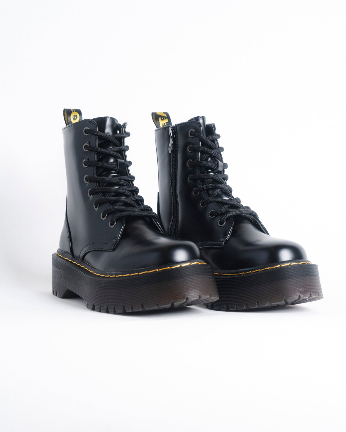 Botin negro combat Renata