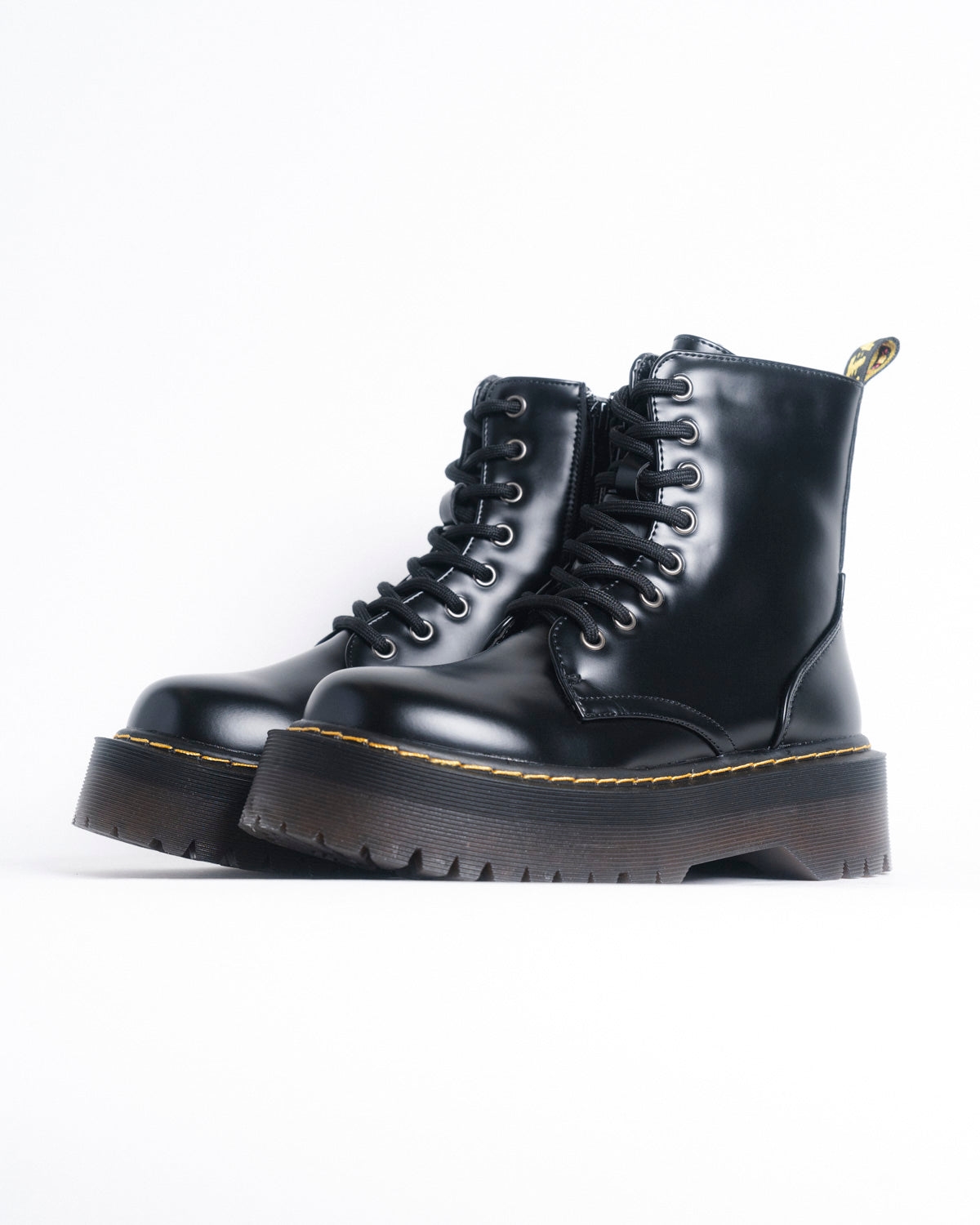 Botin negro combat Renata