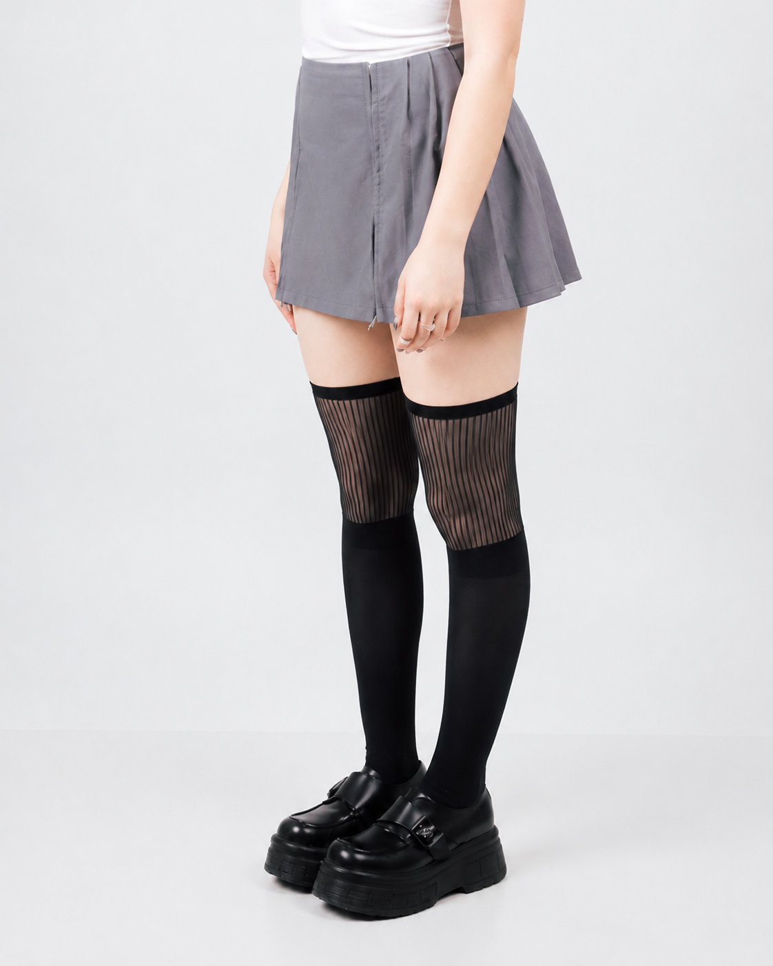 Calcetines largos negros rayas